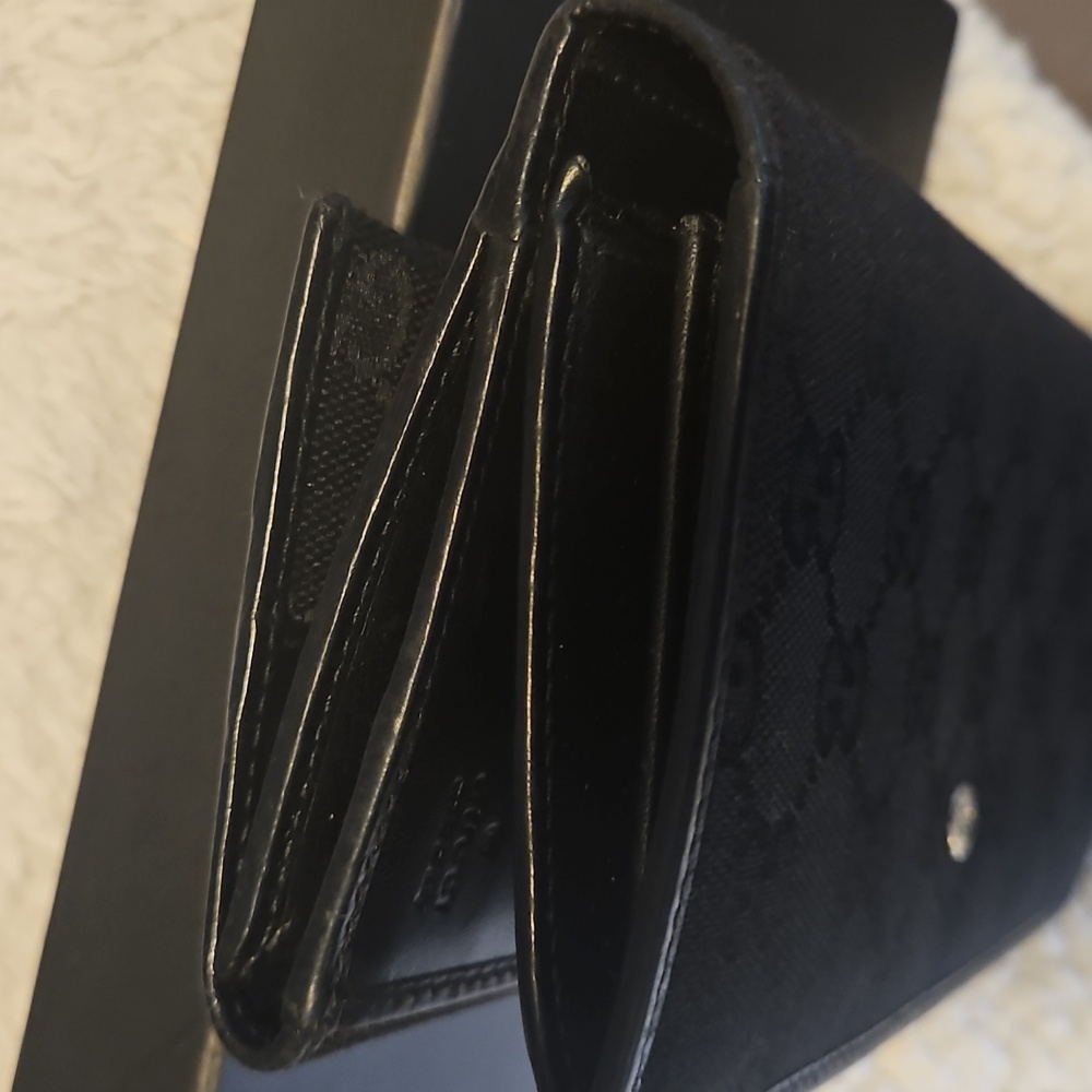 Gucci Black Clutch with Red and Green Accent - Picture 10 of 11
